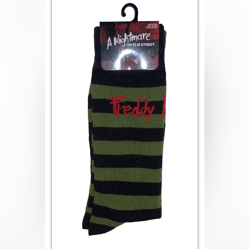 A Nightmare On Elm Street 2 Pair Crew Socks Men 6-12 Green Red Freddy Puppet NEW